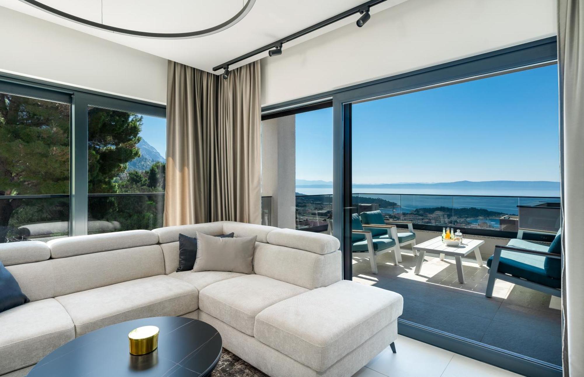 Luxury Tea With Heated Pool Makarska